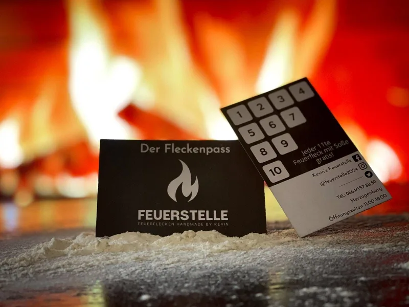 Der Fleckenpass von Kevins Feuerstelle vor offenem Feuer